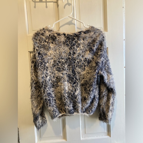 Super Soft Fuzzy Chic Leopard Print Long Sleeve Sweater - Picture 3 of 4